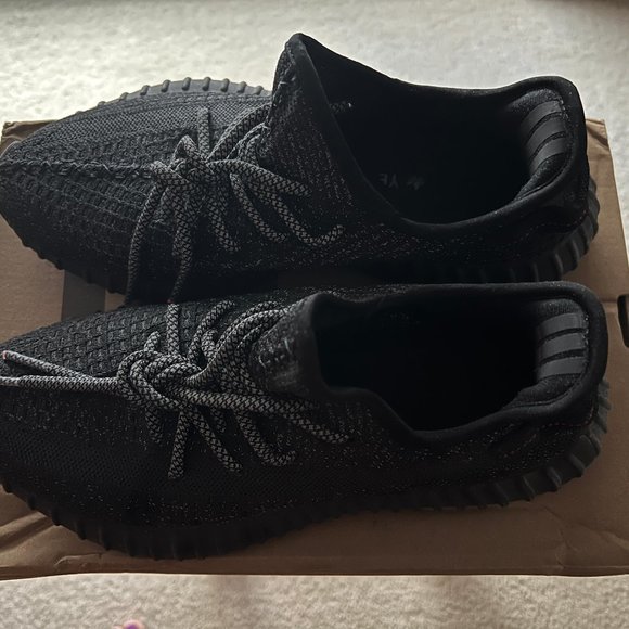 Yeezy Boost 350 V2 Black/Static REFLECTIVE - Size 9 main image 4